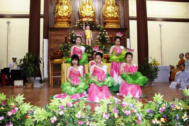 Đại lễ Phật đản tại hai huyện miền núi Khánh Vĩnh và Khánh Sơn