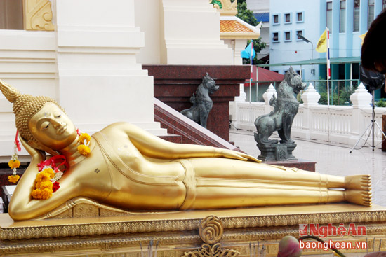 Tượng Phật bằng vàng nguyên khối nặng 5,5 tấn ở Thái Lan