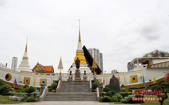 Tượng Phật bằng vàng nguyên khối nặng 5,5 tấn ở Thái Lan
