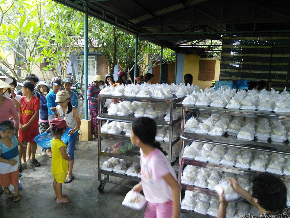 Khánh Hòa: Chùa Sắc tứ Minh Thiện phát tặng 600 hộp cơm chay