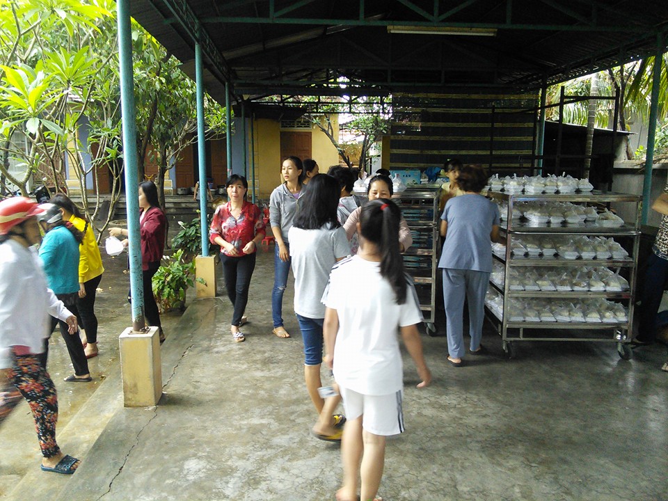 Khánh Hòa: Chùa Sắc tứ Minh Thiện phát tặng 600 hộp cơm chay