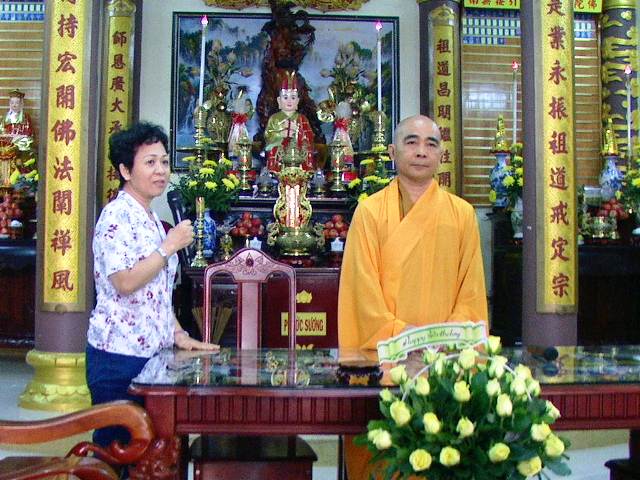 Khánh Hòa: Chùa Nghĩa Hương trao tặng trên 160 phần quà nhân mùa Phật đản PL.2560