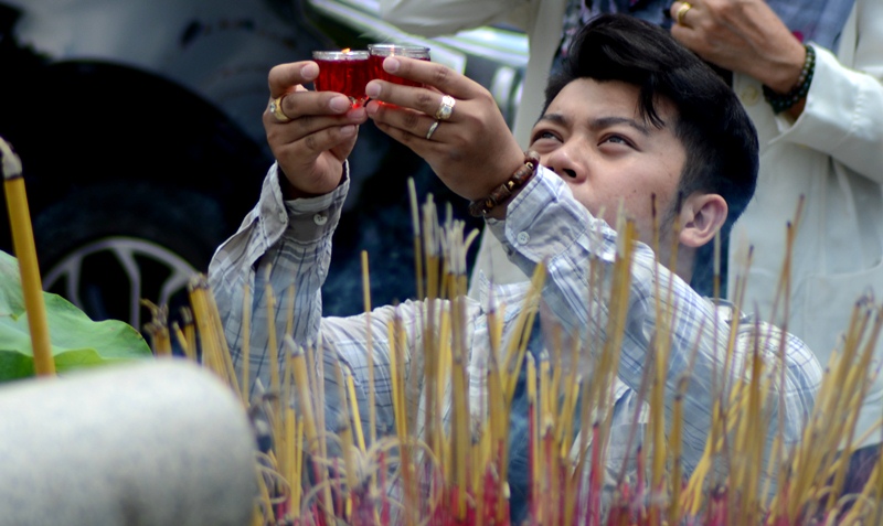 Rợp cờ hoa kính mừng Phật đản
