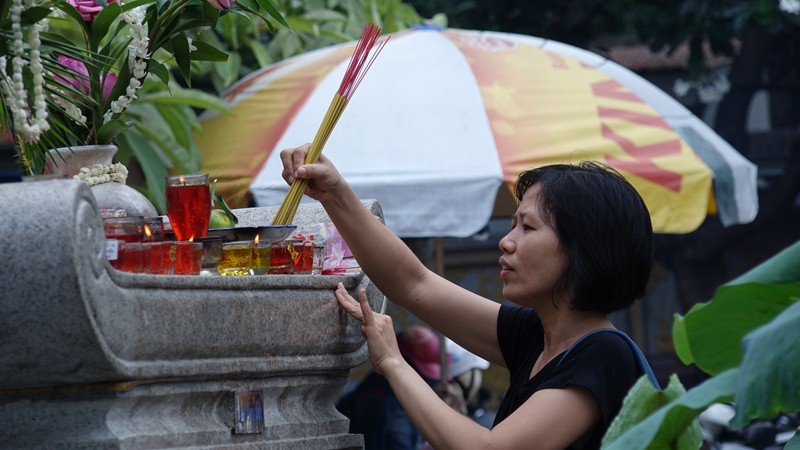 Rợp cờ hoa kính mừng Phật đản