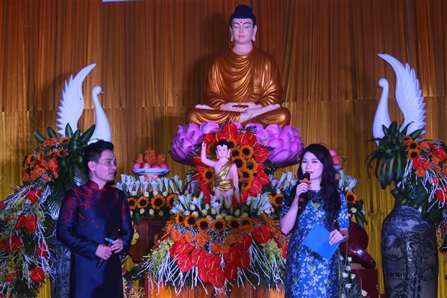 Thanh Hóa: Lễ tắm Phật và văn nghệ mừng Phật đản tại chùa Vạn Linh