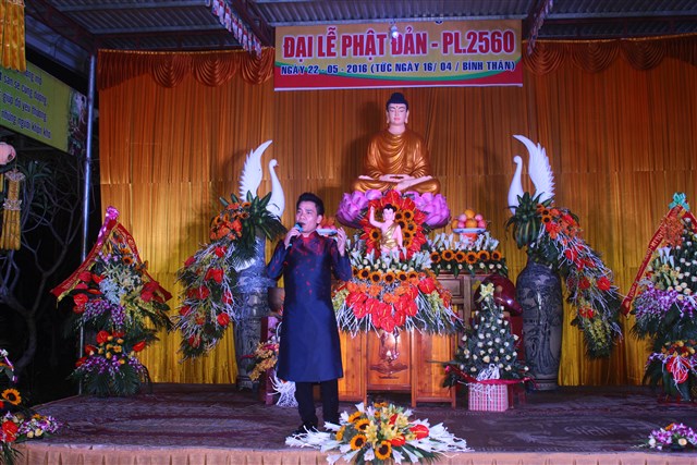 Thanh Hóa: Lễ tắm Phật và văn nghệ mừng Phật đản tại chùa Vạn Linh