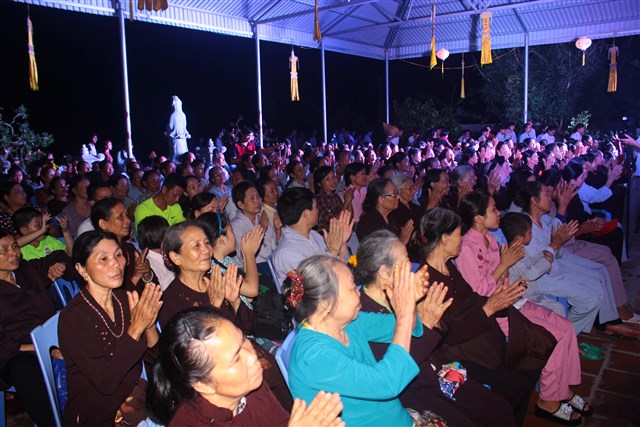 Thanh Hóa: Lễ tắm Phật và văn nghệ mừng Phật đản tại chùa Vạn Linh