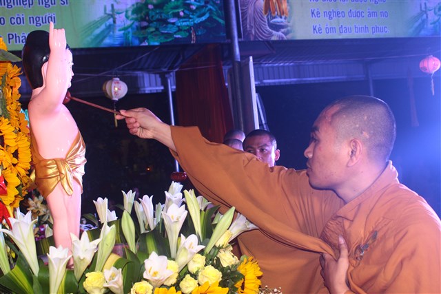 Thanh Hóa: Lễ tắm Phật và văn nghệ mừng Phật đản tại chùa Vạn Linh