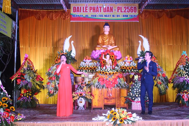Thanh Hóa: Lễ tắm Phật và văn nghệ mừng Phật đản tại chùa Vạn Linh