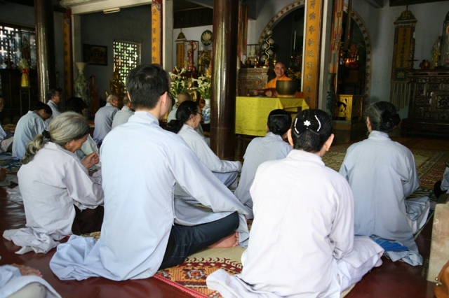 TT. Huế: ĐĐ. Thích Tâm Phương thuyết giảng Đạo tràng Bát Quan trai tại Chùa Kim An
