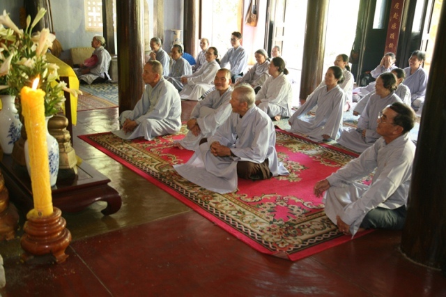 TT. Huế: ĐĐ. Thích Tâm Phương thuyết giảng Đạo tràng Bát Quan trai tại Chùa Kim An