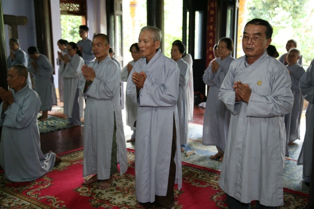 TT. Huế: ĐĐ. Thích Tâm Phương thuyết giảng Đạo tràng Bát Quan trai tại Chùa Kim An