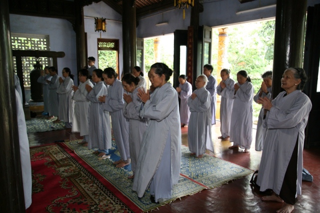 TT. Huế: ĐĐ. Thích Tâm Phương thuyết giảng Đạo tràng Bát Quan trai tại Chùa Kim An