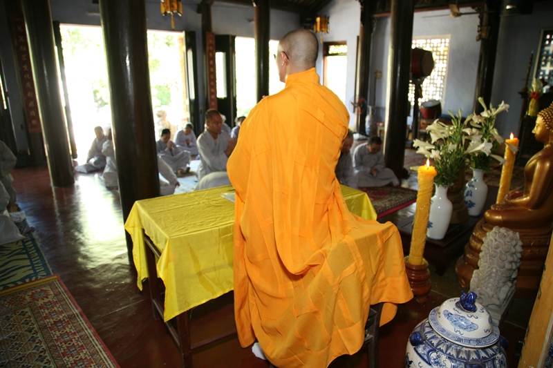 TT. Huế: ĐĐ. Thích Tâm Phương thuyết giảng Đạo tràng Bát Quan trai tại Chùa Kim An