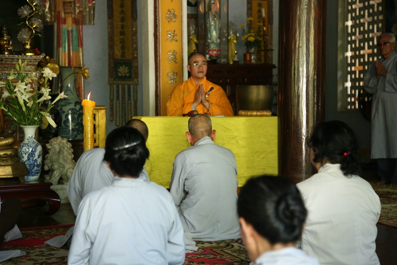 TT. Huế: ĐĐ. Thích Tâm Phương thuyết giảng Đạo tràng Bát Quan trai tại Chùa Kim An