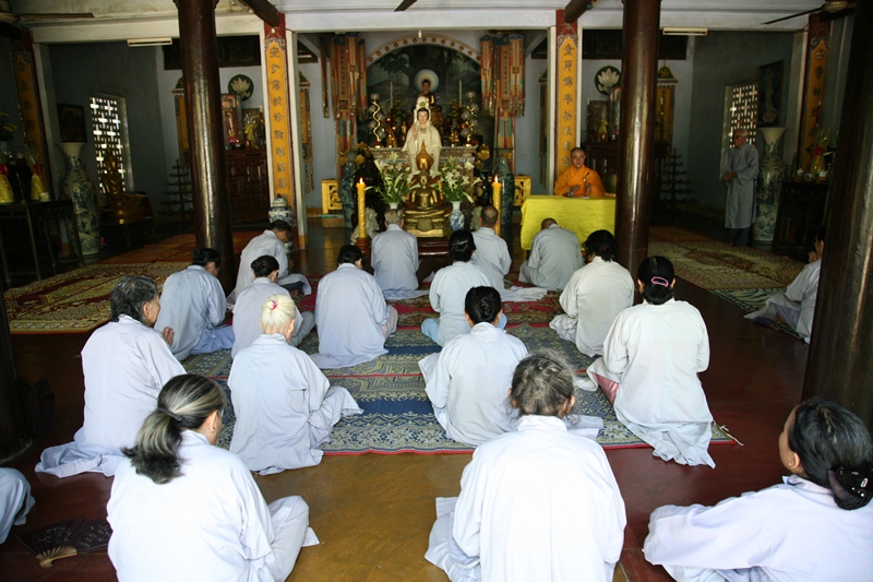 TT. Huế: ĐĐ. Thích Tâm Phương thuyết giảng Đạo tràng Bát Quan trai tại Chùa Kim An