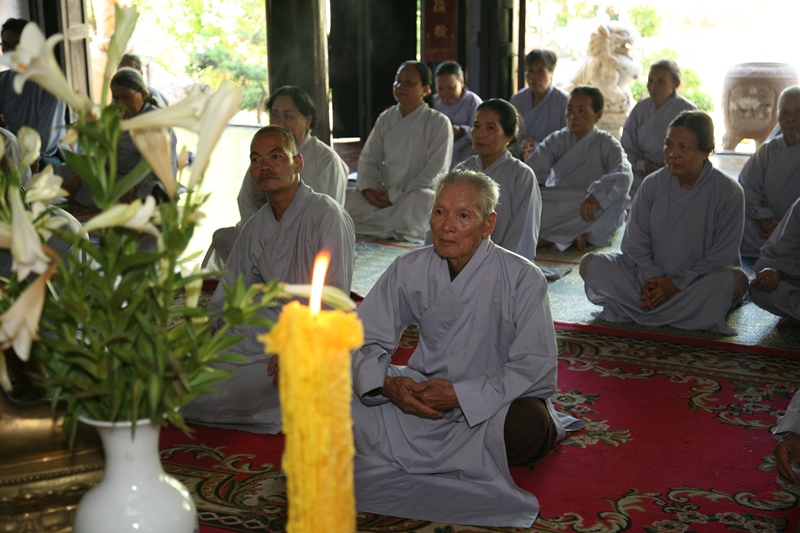 TT. Huế: ĐĐ. Thích Tâm Phương thuyết giảng Đạo tràng Bát Quan trai tại Chùa Kim An