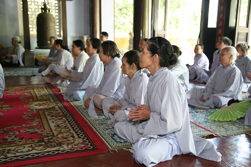 TT. Huế: ĐĐ. Thích Tâm Phương thuyết giảng Đạo tràng Bát Quan trai tại Chùa Kim An
