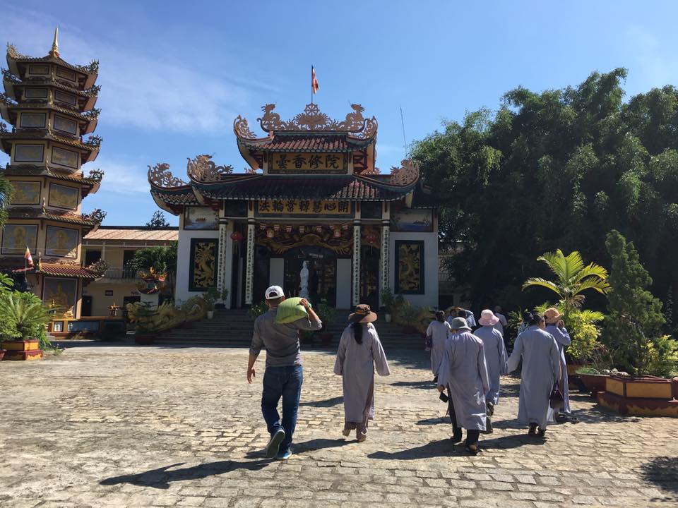 Khánh Hòa: Phật tử Nha Trang cúng dường Trường hạ PL.2560