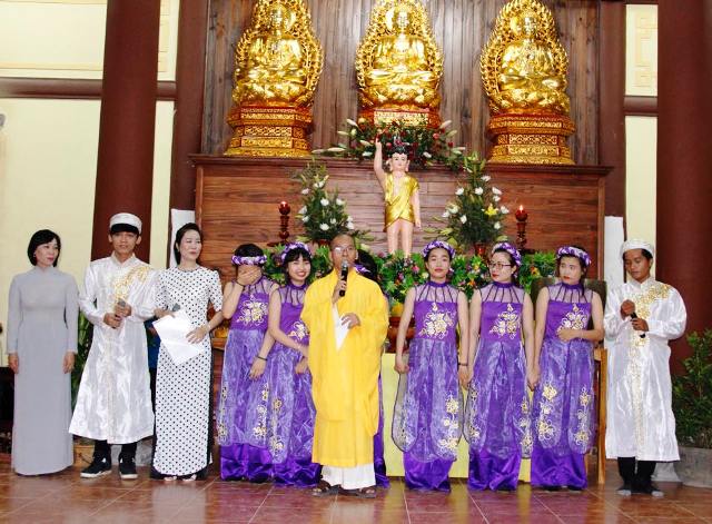 Đại lễ Phật đản tại hai huyện miền núi Khánh Vĩnh và Khánh Sơn