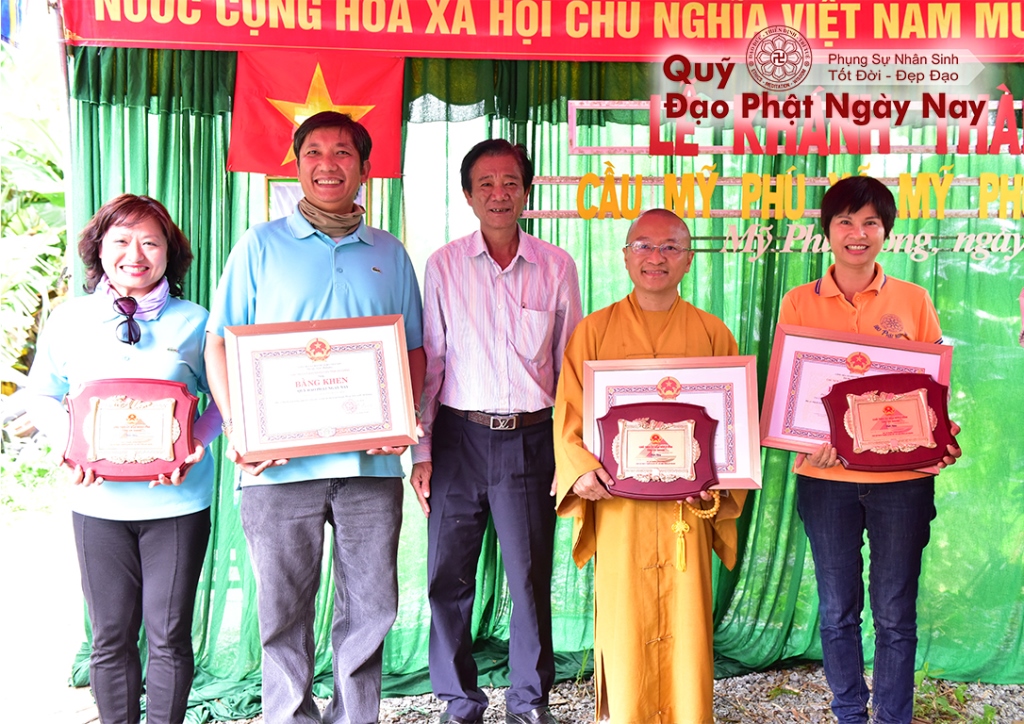Quỹ Đạo Phật Ngày Nay: Tổng kết chương trình khánh thành cầu và trao quà tại Sóc Trăng, Cà Mau, An Giang (c72c)