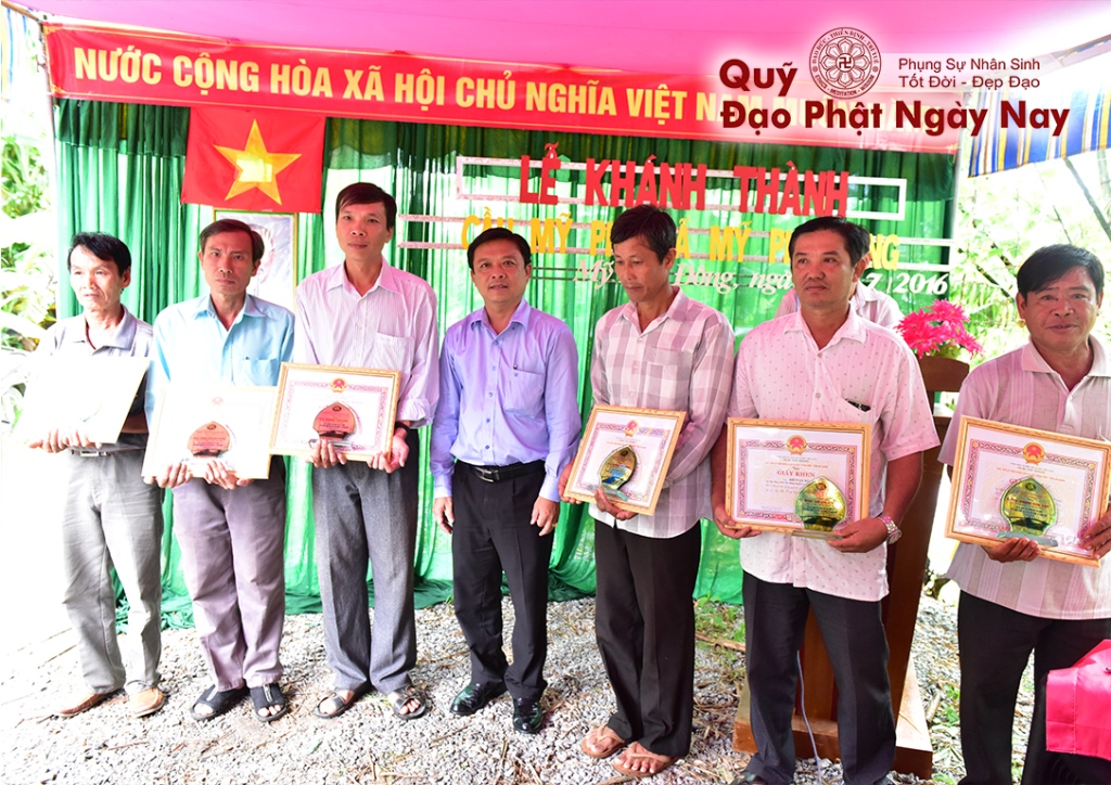 Quỹ Đạo Phật Ngày Nay: Tổng kết chương trình khánh thành cầu và trao quà tại Sóc Trăng, Cà Mau, An Giang (c72c)