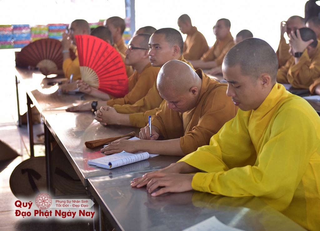 Quỹ Đạo Phật Ngày Nay: Tổng kết cúng dường Trai tăng Học viện Phật Giáo Việt Nam tại TP.HCM_cơ sở Lê Minh Xuân T7/2016 ( C76c)