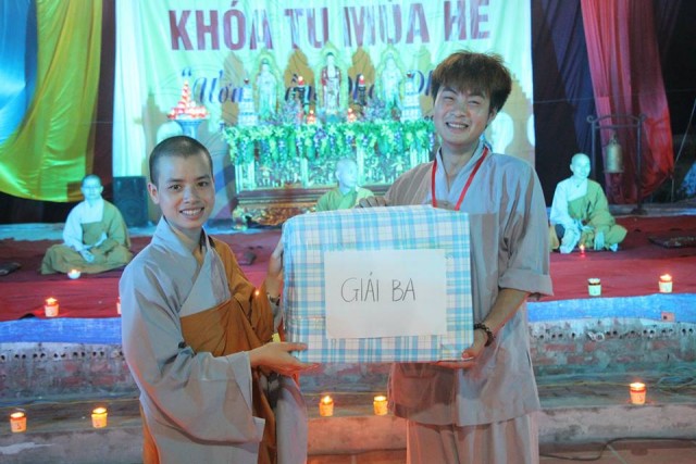 Thái Bình: Đêm bế mạc khóa tu tại chùa Hoằng Văn