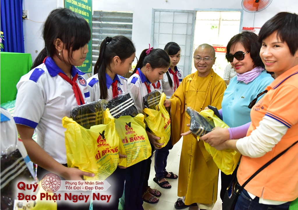 Quỹ Đạo Phật Ngày Nay: Tổng kết chương trình khánh thành cầu và trao quà tại Sóc Trăng, Cà Mau, An Giang (c72c)