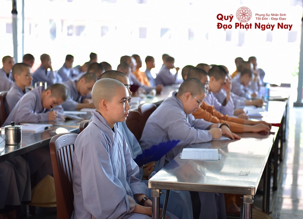 Quỹ Đạo Phật Ngày Nay: Tổng kết cúng dường Trai tăng Học viện Phật Giáo Việt Nam tại TP.HCM_cơ sở Lê Minh Xuân T7/2016 ( C76c)