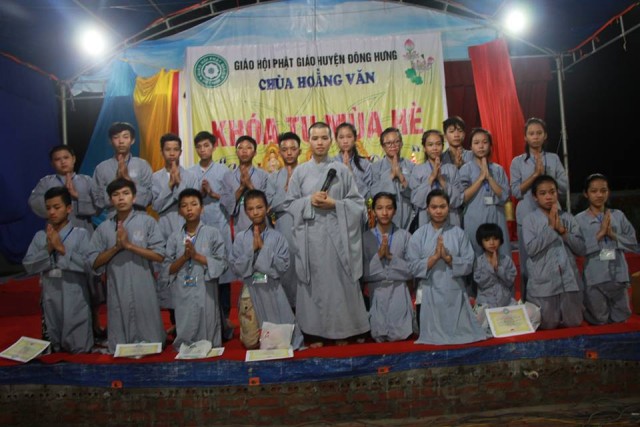 Thái Bình: Đêm bế mạc khóa tu tại chùa Hoằng Văn
