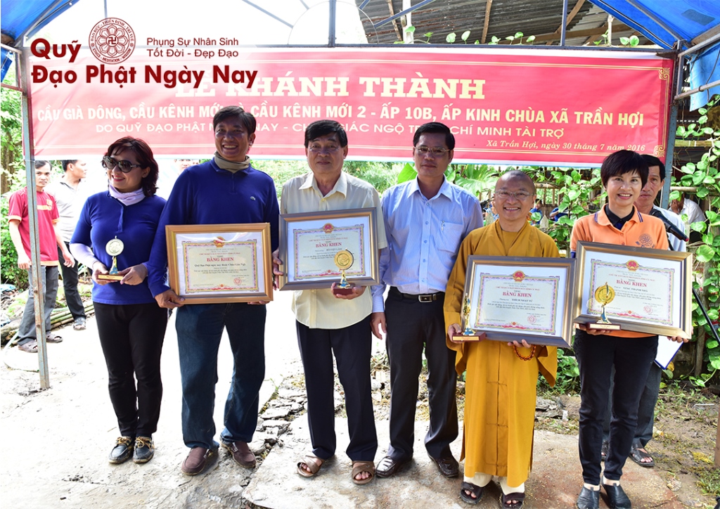 Quỹ Đạo Phật Ngày Nay: Tổng kết chương trình khánh thành cầu và trao quà tại Sóc Trăng, Cà Mau, An Giang (c72c)