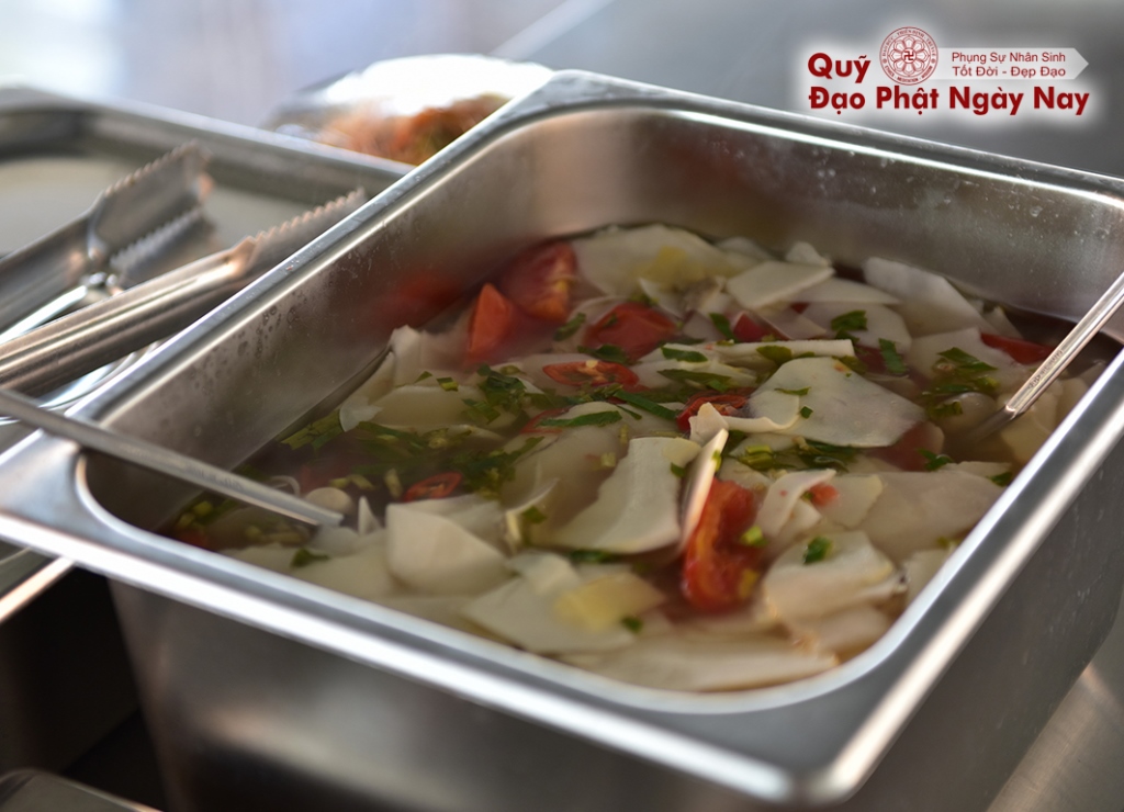 Quỹ Đạo Phật Ngày Nay: Tổng kết cúng dường Trai tăng Học viện Phật Giáo Việt Nam tại TP.HCM_cơ sở Lê Minh Xuân T7/2016 ( C76c)