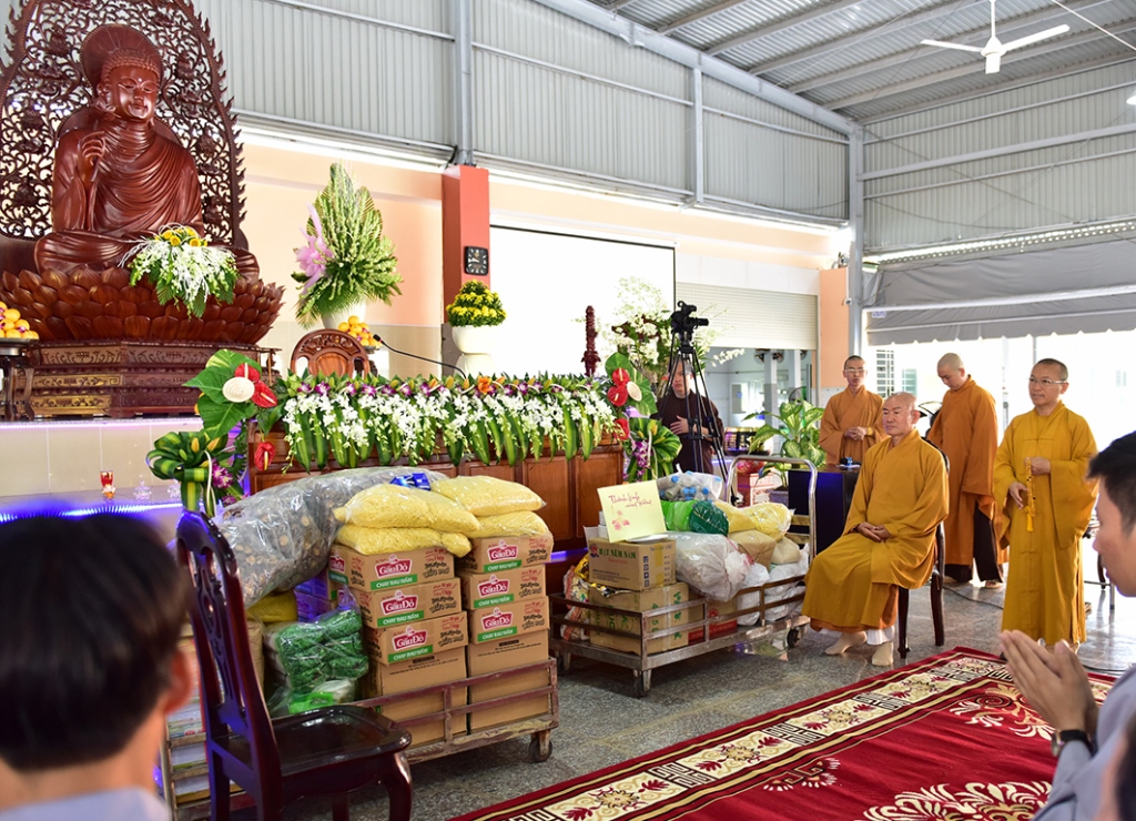 Quỹ Đạo Phật Ngày Nay: Tổng kết cúng dường Trai tăng Học viện Phật Giáo Việt Nam tại TP.HCM_cơ sở Lê Minh Xuân T7/2016 ( C76c)