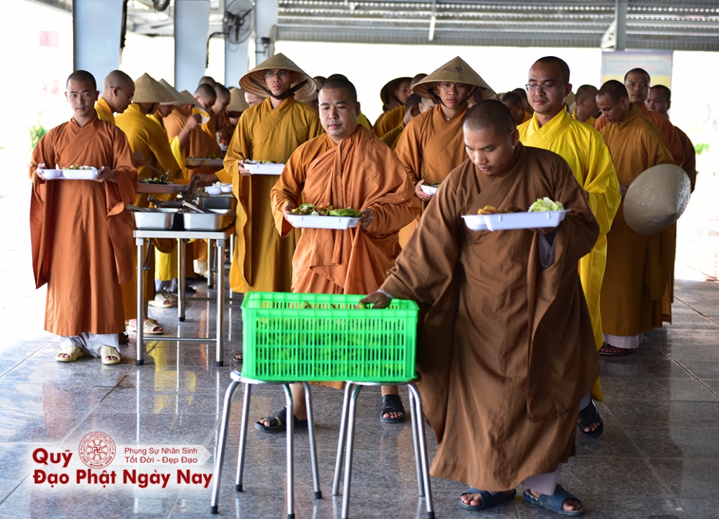 Quỹ Đạo Phật Ngày Nay: Tổng kết cúng dường Trai tăng Học viện Phật Giáo Việt Nam tại TP.HCM_cơ sở Lê Minh Xuân T7/2016 ( C76c)