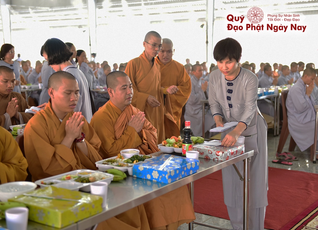 Quỹ Đạo Phật Ngày Nay: Tổng kết cúng dường Trai tăng Học viện Phật Giáo Việt Nam tại TP.HCM_cơ sở Lê Minh Xuân T7/2016 ( C76c)