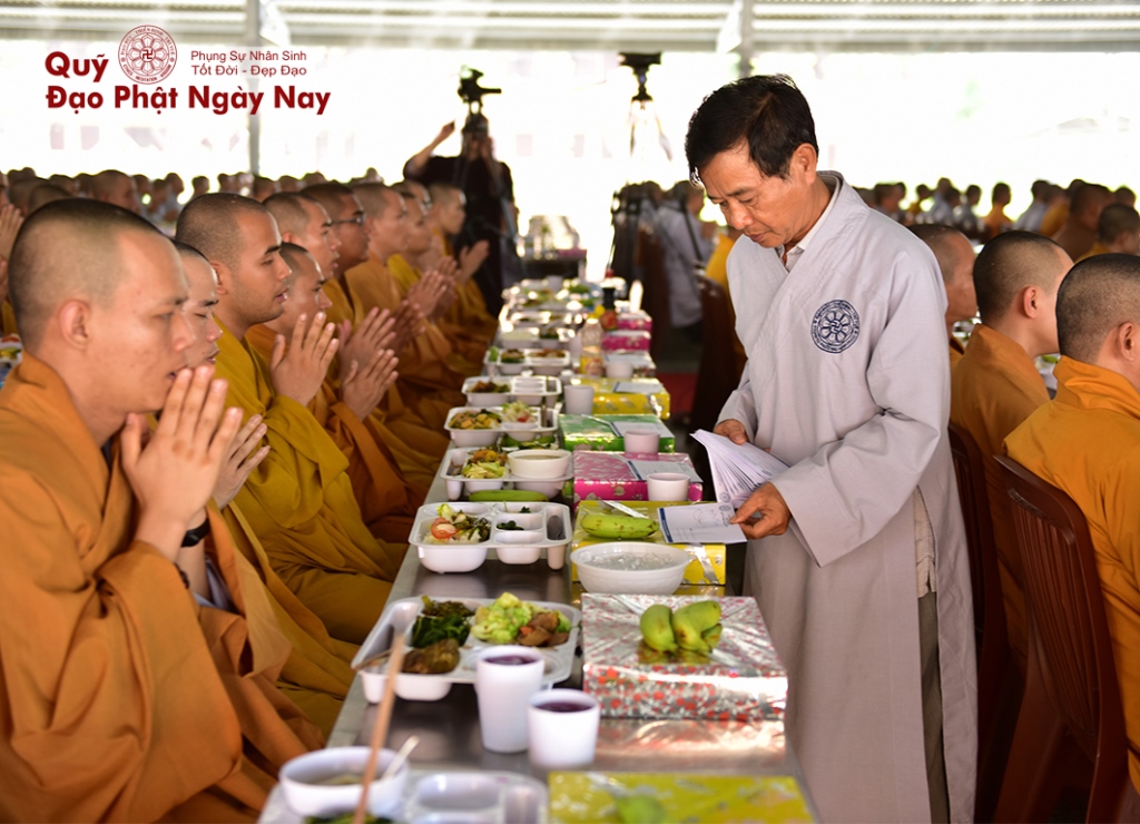 Quỹ Đạo Phật Ngày Nay: Tổng kết cúng dường Trai tăng Học viện Phật Giáo Việt Nam tại TP.HCM_cơ sở Lê Minh Xuân T7/2016 ( C76c)