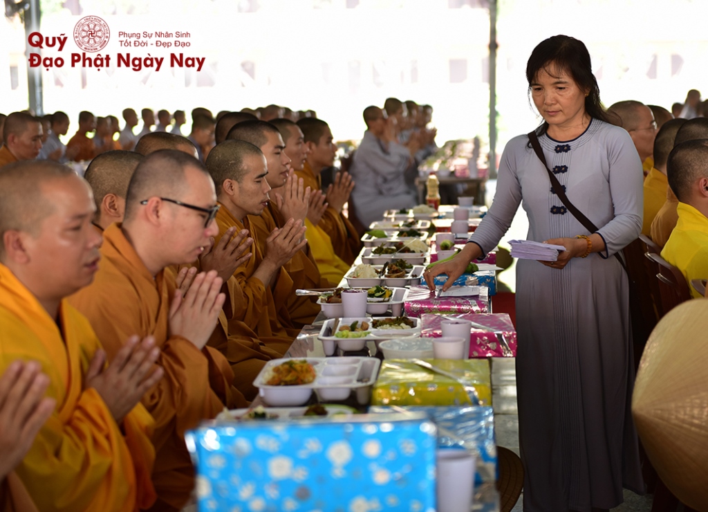 Quỹ Đạo Phật Ngày Nay: Tổng kết cúng dường Trai tăng Học viện Phật Giáo Việt Nam tại TP.HCM_cơ sở Lê Minh Xuân T7/2016 ( C76c)