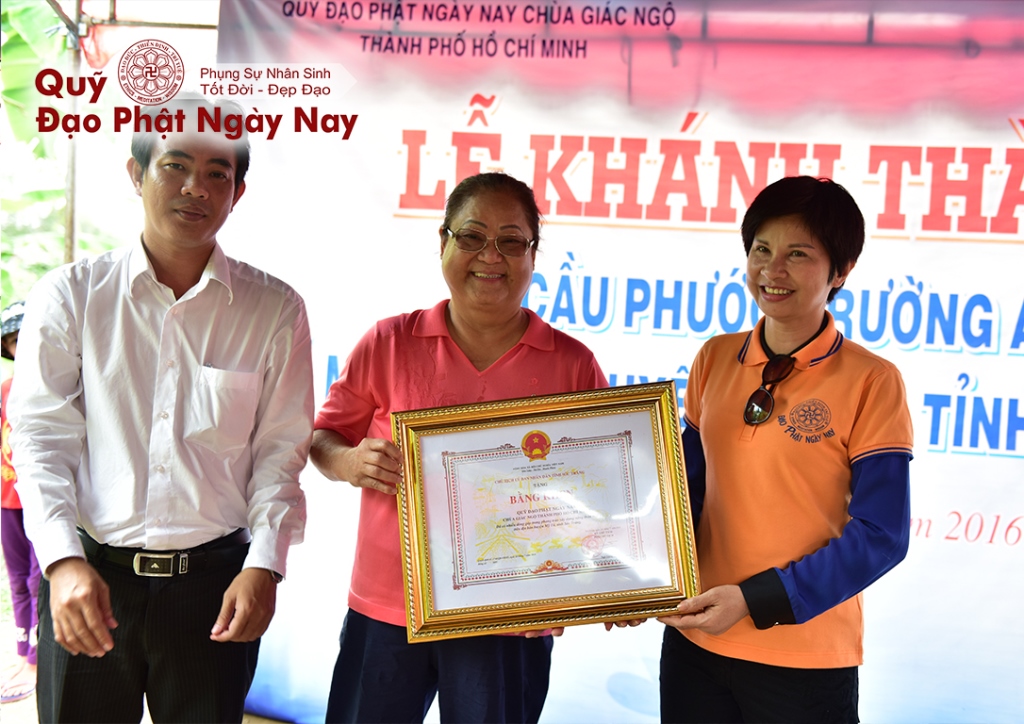 Quỹ Đạo Phật Ngày Nay: Tổng kết chương trình khánh thành cầu và trao quà tại Sóc Trăng, Cà Mau, An Giang (c72c)