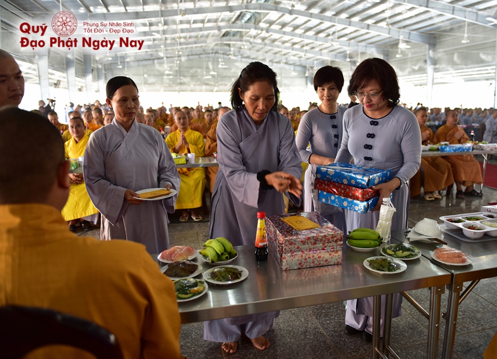 Quỹ Đạo Phật Ngày Nay: Tổng kết cúng dường Trai tăng Học viện Phật Giáo Việt Nam tại TP.HCM_cơ sở Lê Minh Xuân T7/2016 ( C76c)