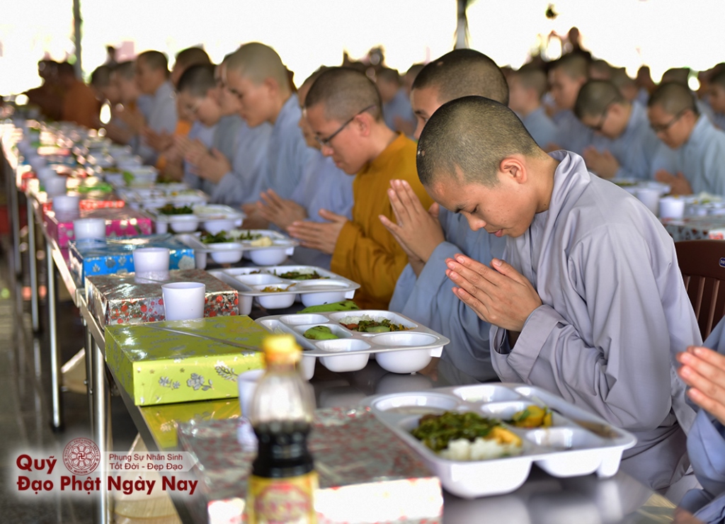 Quỹ Đạo Phật Ngày Nay: Tổng kết cúng dường Trai tăng Học viện Phật Giáo Việt Nam tại TP.HCM_cơ sở Lê Minh Xuân T7/2016 ( C76c)