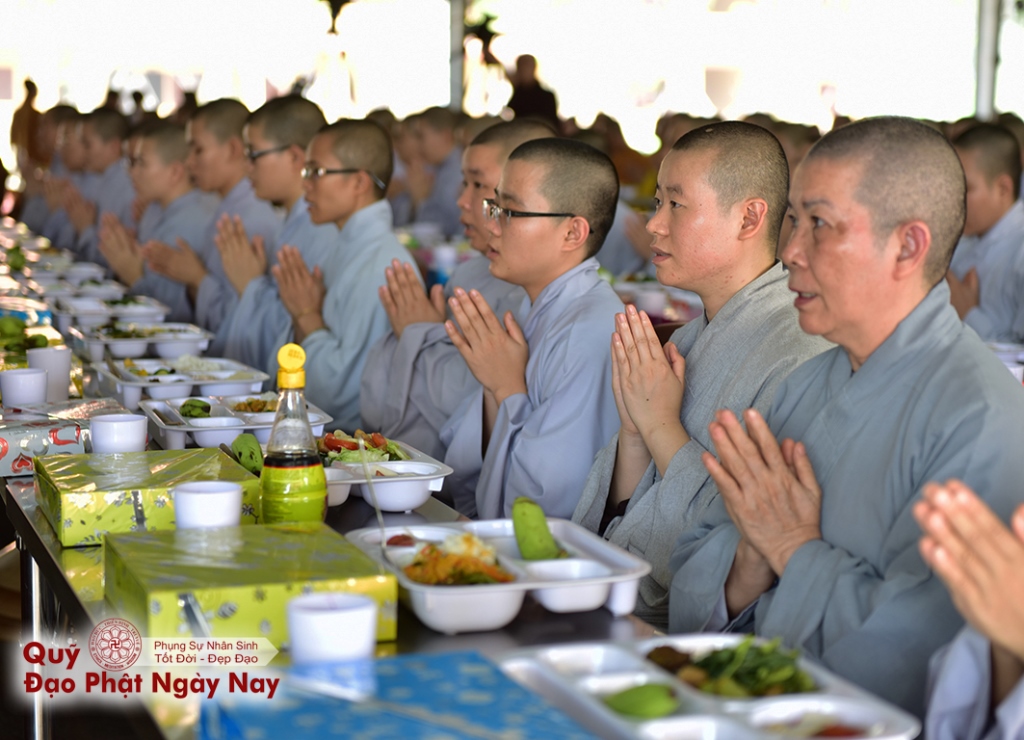 Quỹ Đạo Phật Ngày Nay: Tổng kết cúng dường Trai tăng Học viện Phật Giáo Việt Nam tại TP.HCM_cơ sở Lê Minh Xuân T7/2016 ( C76c)
