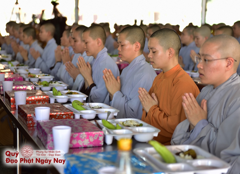 Quỹ Đạo Phật Ngày Nay: Tổng kết cúng dường Trai tăng Học viện Phật Giáo Việt Nam tại TP.HCM_cơ sở Lê Minh Xuân T7/2016 ( C76c)