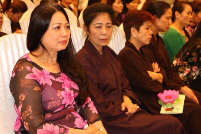 Hình ảnh Đại lễ Vu Lan xúc động của người Việt tại CH Séc