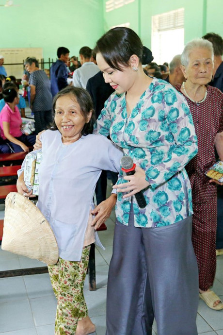 Sao Việt tri ân đấng sinh thành dịp lễ Vu Lan