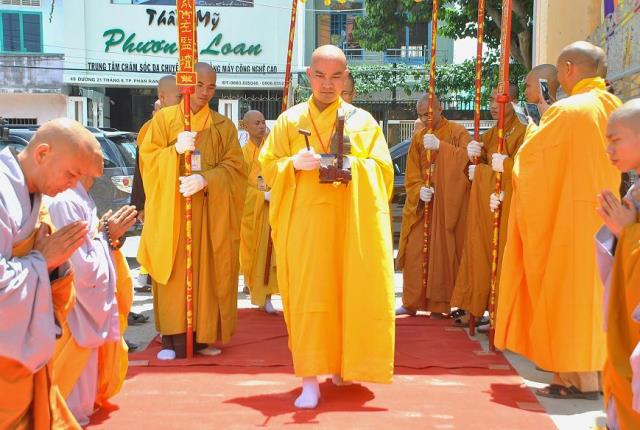 Ninh Thuận - Hình ảnh cung nghinh chư tôn đức Tăng Ni và quá trình hoàn thiện thiết trí đại giới đàn