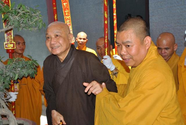 Ninh Thuận - Hình ảnh cung nghinh chư tôn đức Tăng Ni và quá trình hoàn thiện thiết trí đại giới đàn