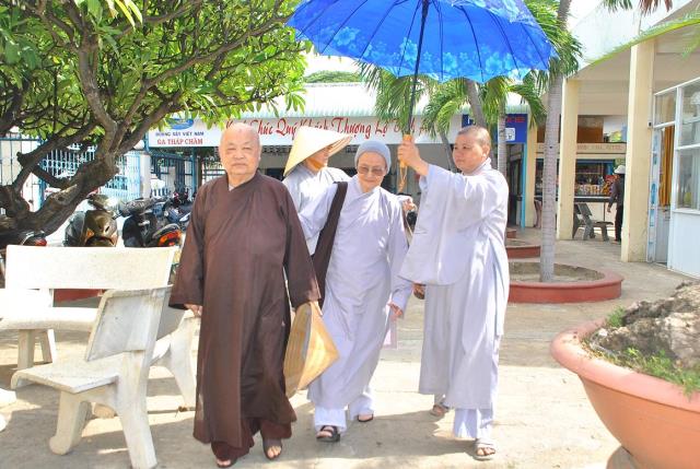 Ninh Thuận - Hình ảnh cung nghinh chư tôn đức Tăng Ni và quá trình hoàn thiện thiết trí đại giới đàn