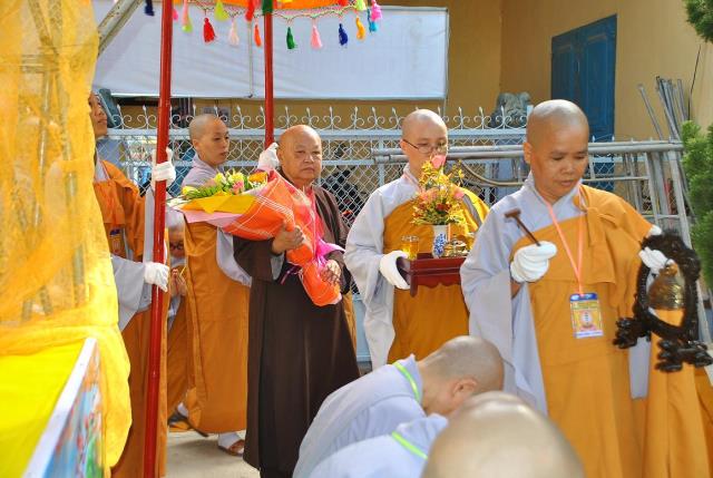 Ninh Thuận - Hình ảnh cung nghinh chư tôn đức Tăng Ni và quá trình hoàn thiện thiết trí đại giới đàn