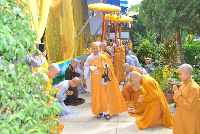 Ninh Thuận - Hình ảnh cung nghinh chư tôn đức Tăng Ni và quá trình hoàn thiện thiết trí đại giới đàn